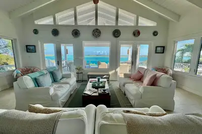 Image de Bahari House: Stunning Oceanfront Home w/ Private Dock, Pool and Spa