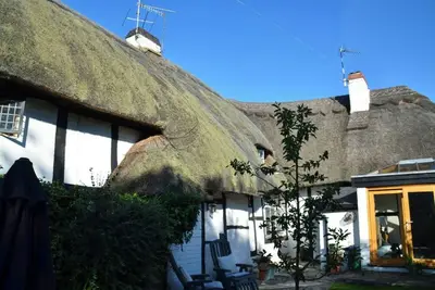 Image de 17th Century 2 Bed Thatched Cottage Close to Stratford Upon Avon. Private Garden