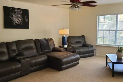 Image de Comfy south Austin home near bars \/ live music \/ Hiking Biking trails\/ winery's