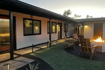 Image de Mid century oasis newly remodeled near old town!