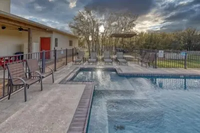 Image de Beautiful home with a pool