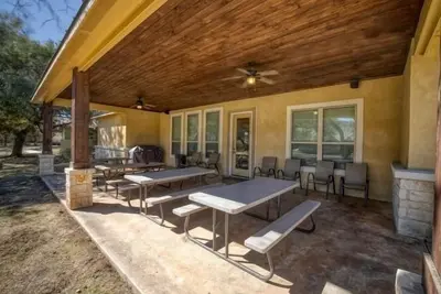 Image de Heartstone Subdivision with a pool