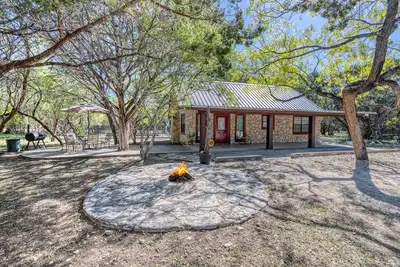 Image de Smaller home in the Cypress Bend subdivision one block from the river.