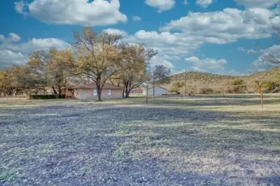 Image de Small home in a quiet neighborhood