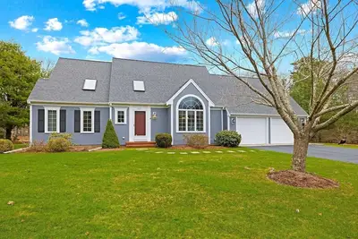 Image de Close to Wequaquet Lake, beautiful and spacious cottage