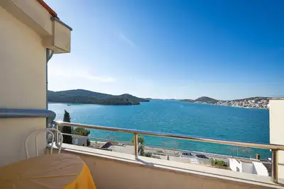 Image de Apartments Kaina - two bedroom apartment with a sea view (yellow)