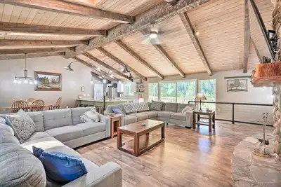 Image de New! Huge Home Skiing - Wine Tasting! Sleeps up to 12, Solar and Battery Backup