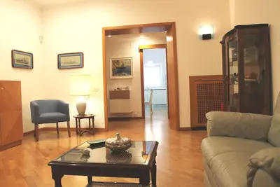 Image de Bright central apartment 2 floor elevator, harbor front, 100 mt. beach