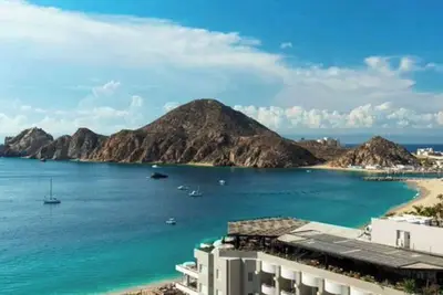 Image de Paradise awaits! Overlook central pools and view the calm water in this suite!