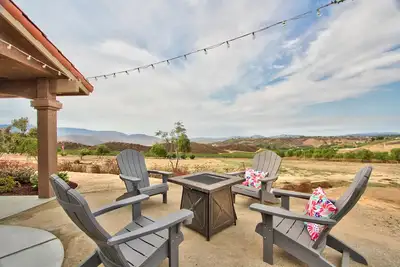 Image de 10 acre Wine Country Retreat with the most spectacular views in the valley.