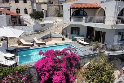 Image de Irida Woodstone House 4 bedrooms shared pool