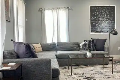 Image de Sleeps 16 - Spacious - King Beds - Kid Friendly - Walkable