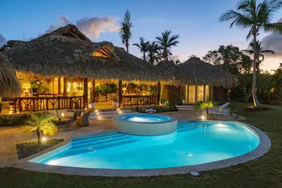 Image de Unique Haven: Free access to Eden Roc Beach Club