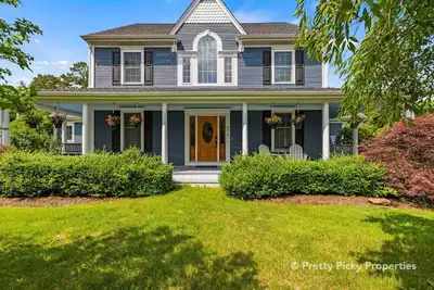 Image de Marvelous Mistic: 474-Mm  Contemporary Cape House with Pool, Walk to Beach and Village