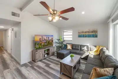 Image de Location! 4br 2ba Renovated House Sleeps 10