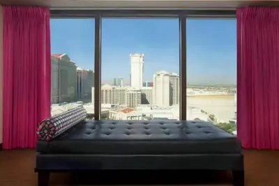 Image de Two Queen Room at a Hotel