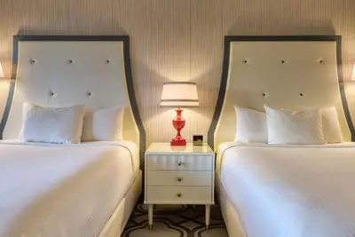 Image de Two Queen Room at a 4⭐️ Hotel