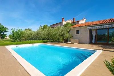 Image de Maison pour la famille avec la piscine Valbandon, Fazana (K-20772)