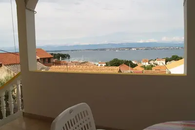 Appartement d'une chambre avec la terrasse et la vue sur le mer Preko, Ugljan (A-20853-b)
