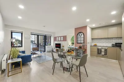 Image de Central Bedford Modern Apartment with Parking, Gym