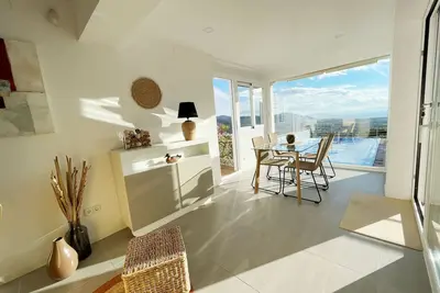 Image de Ref. Alb30 - Charmante Villa Avec Piscine Et Vue Mer