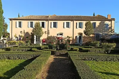Image de Château provençal et piscine- 11 pers