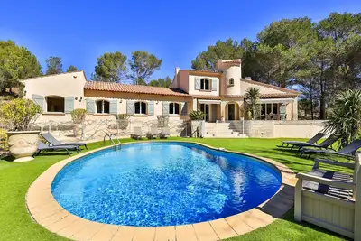 Image de Superbe villa classée 4 étoiles avec piscine à 10 minutes d'Aix en Provence