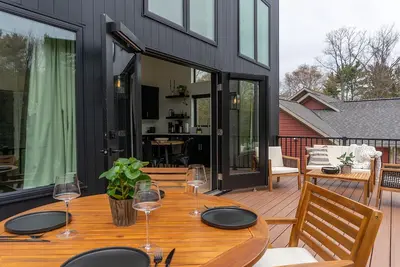 Modern Carriage House in the Hills of Saugatuck