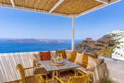 Image de Vacay Suites *Queen Suite with Caldera View*