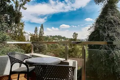 Image de Beautiful 3-storey Apartment