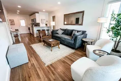 Image de Delightful 2 Br Condo Downtown Homewood