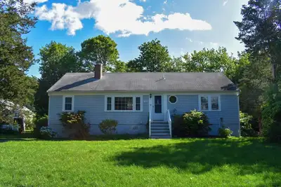 Image de Renovated three bedroom home located in desirable Bayside Neighborhood!