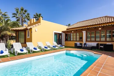 Image de Villa \"Helen\" avec piscine privée, terrasse privée et Wi-Fi