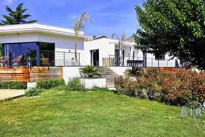 Image de Belle contemporaine, 200m², piscine, bord rivière