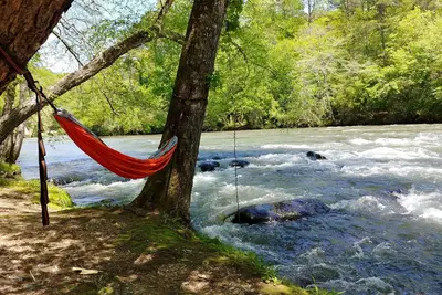 Image de Mountain River Escape 4br 3. 5ba on a rushing Coosawatee River.