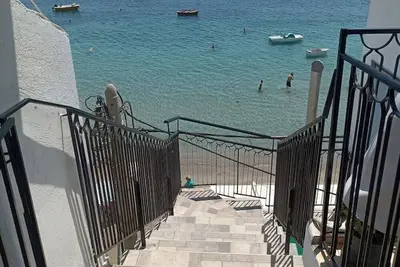 Image de Apartment one breath from the sea in Tolo! ! ! 5 meters from the sea, free sunbeds! !