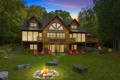 Image de Juniper Presents: Gorgeous Vacay Lodge on Nowland Lake, 10-acres w/Dock + Kayaks