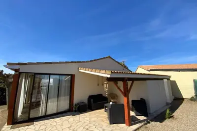 Image de Vacation home in private residence with swimming pool 800m from the beach