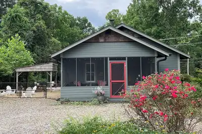 Image de My Happy Place at Lake Summit. Fenced Yard. Fire pit. Bring the pup and getaway!