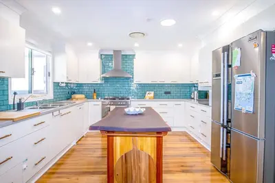 Image de A Wave from it All- Escape to Paradise