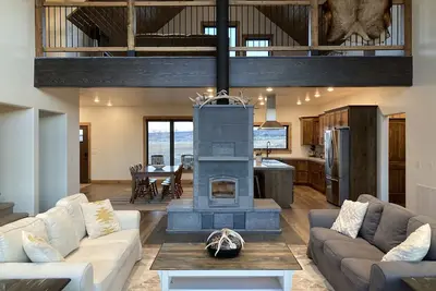 Image de The Rendezvous - Mountain views surrounded by fields