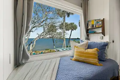 Image de Fall Discount Riverfront Property - Minutes to Beach!