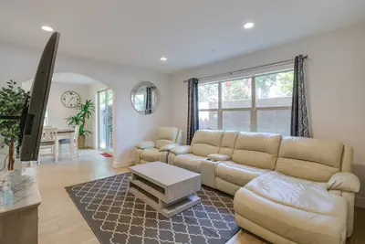 Image de Pet-Friendly Paramount Home, 16 Mi to Los Angeles!