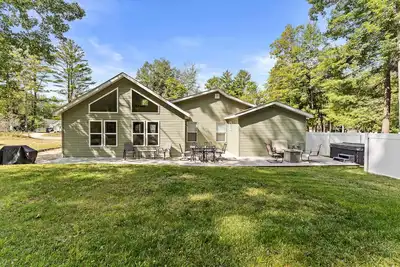 Image de Dual Home: Lakefront, Big Yard, Hot Tub, Fire Pit