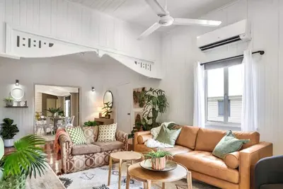 Image de The Gallery - Stylish City-Fringe Apartment with Outdoor Living & Office Space