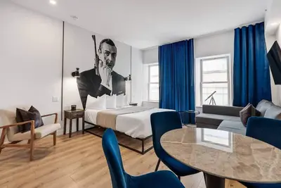 Image de Initial | James Bond 007 | Centre-ville de Québec