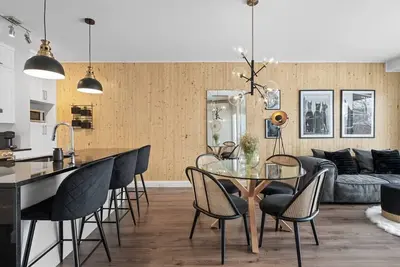 Image de Initial | Classe S | Centre-ville de Québec + stat