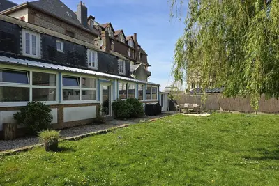 Image de Maison avec jardin et parking gratuit