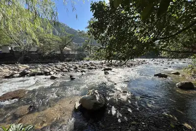 Image de Riverside Bliss: Authentic Local Nature Experience Awaits!