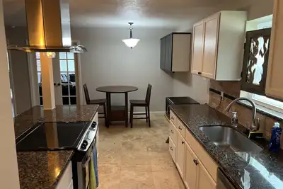 Image de Gigi’s Cottage! ! Beautiful House Near Kemah and Johnson's Space Center. It's